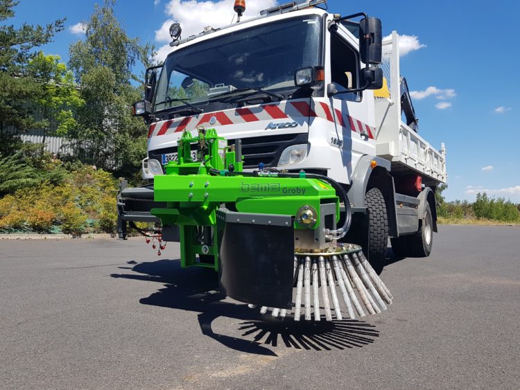 Brosse de désherbage pour camions